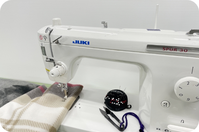 ミシンでマフラー制作体験！秋先取りアイテムを作ろう