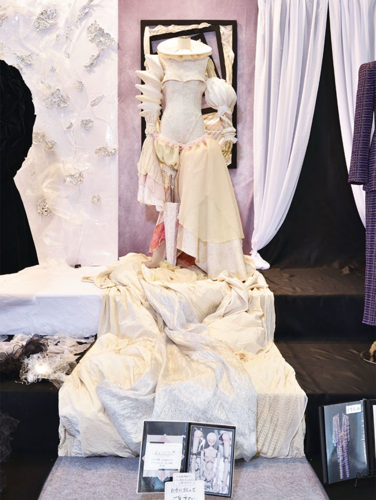 ハンス・ベルメールに捧ぐ ～球体関節人形とその表現方法～